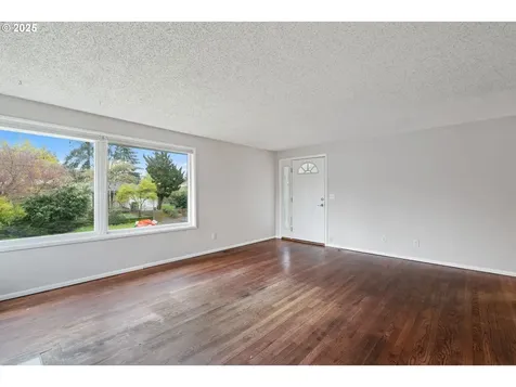 11329 SE Salmon Street Portland OR 97216