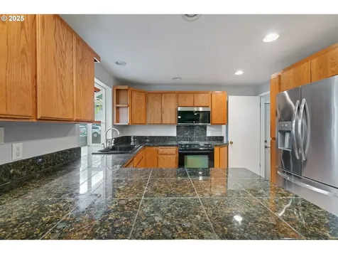 11329 SE Salmon Street Portland OR 97216