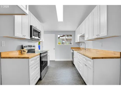 6255 SW Mad Hatter Lane Beaverton OR 97008