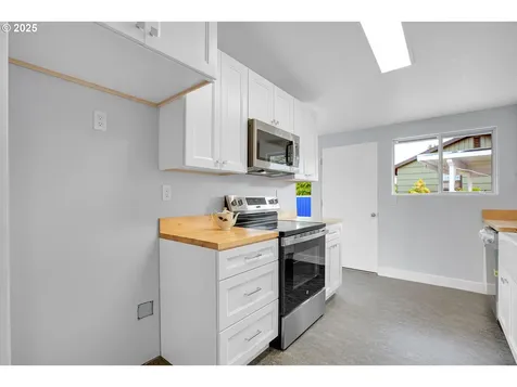 6255 SW Mad Hatter Lane Beaverton OR 97008