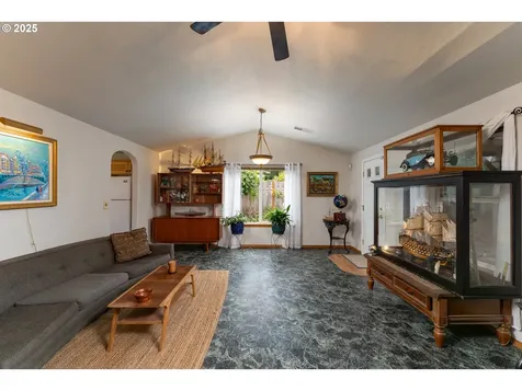 1108 N Hadley Road Newberg OR 97132