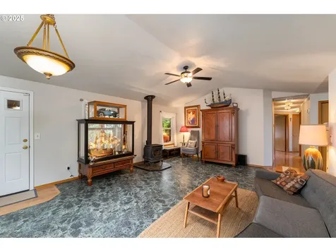 1108 N Hadley Road Newberg OR 97132