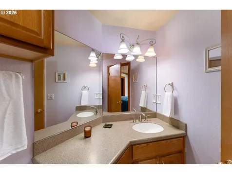1108 N Hadley Road Newberg OR 97132