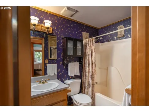 1108 N Hadley Road Newberg OR 97132