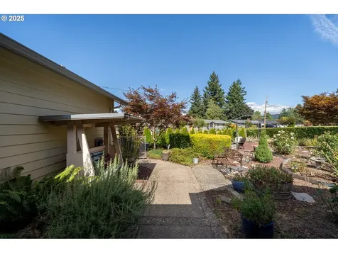 1108 N Hadley Road Newberg OR 97132