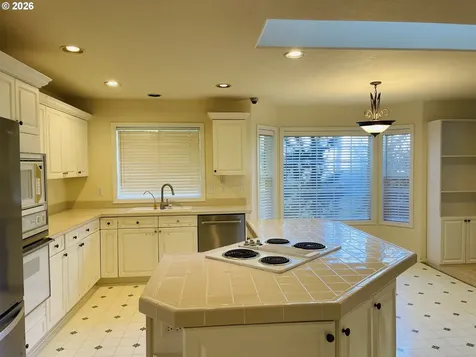 1843 NW 29th Circle Camas WA 98607