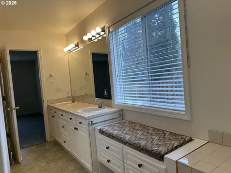 1843 NW 29th Circle Camas WA 98607