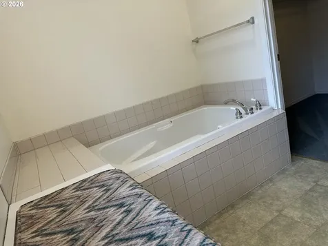 1843 NW 29th Circle Camas WA 98607