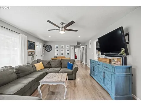 1595 N Henry Street Coquille OR 97423