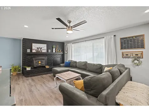 1595 N Henry Street Coquille OR 97423