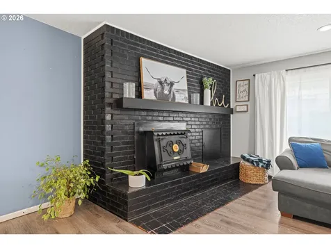 1595 N Henry Street Coquille OR 97423