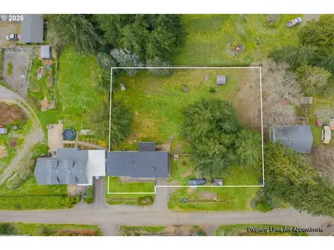 1595 N Henry Street Coquille OR 97423
