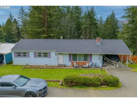 1595 N Henry Street Coquille OR 97423