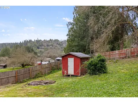 1595 N Henry Street Coquille OR 97423