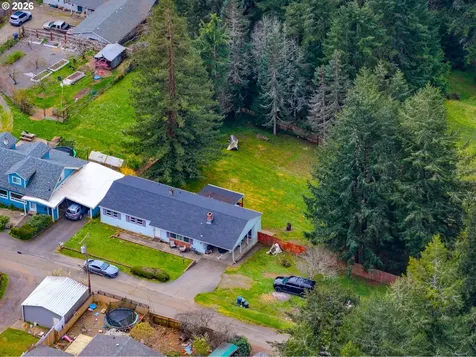 1595 N Henry Street Coquille OR 97423