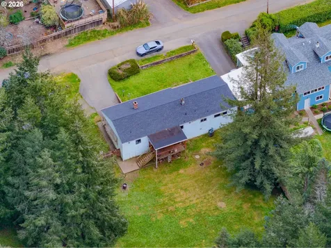 1595 N Henry Street Coquille OR 97423
