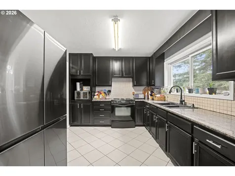 1595 N Henry Street Coquille OR 97423
