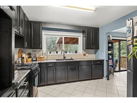 1595 N Henry Street Coquille OR 97423