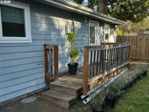 11818 NE Holladay Street Portland OR 97220