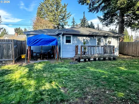 11818 NE Holladay Street Portland OR 97220