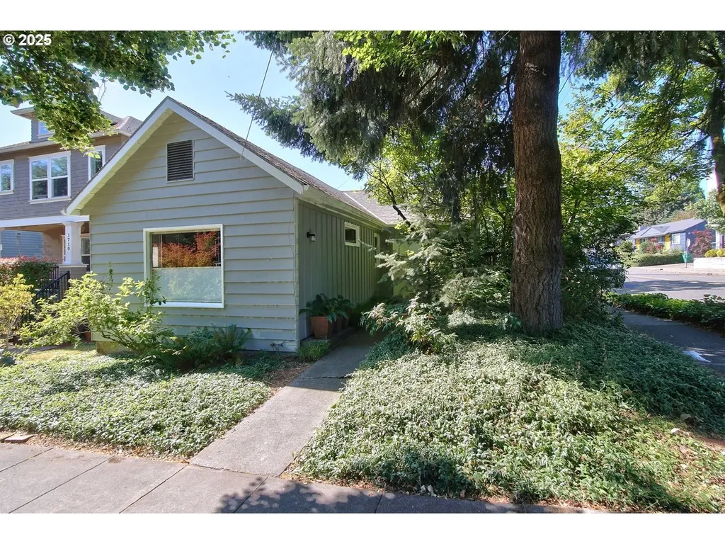 1704 SE Harold Street Portland OR 97202