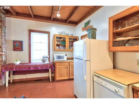 1704 SE Harold Street Portland OR 97202