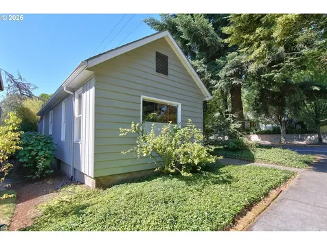 1704 SE Harold Street Portland OR 97202