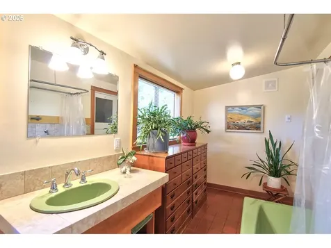 1704 SE Harold Street Portland OR 97202