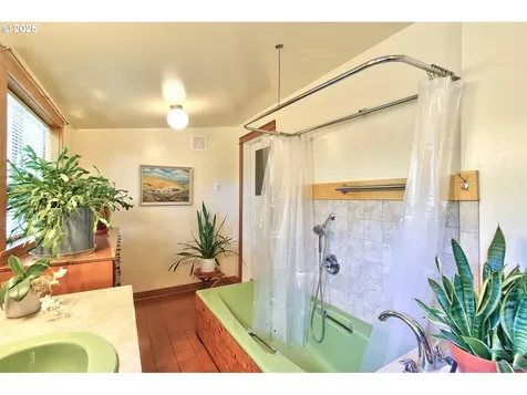 1704 SE Harold Street Portland OR 97202