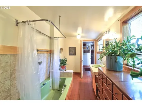 1704 SE Harold Street Portland OR 97202