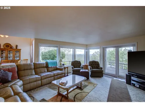 158 Woodberry Lane Roseburg OR 97471