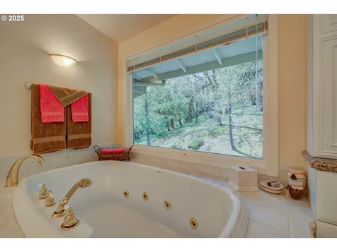 158 Woodberry Lane Roseburg OR 97471