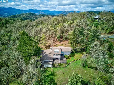 158 Woodberry Lane Roseburg OR 97471
