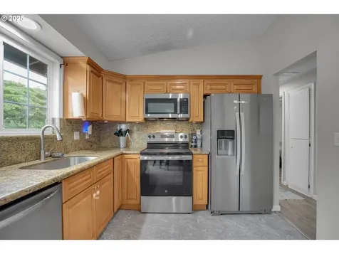 1897 SW Binford Lake Parkway Gresham OR 97080