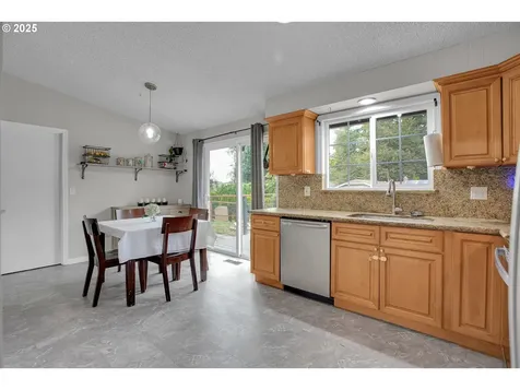 1897 SW Binford Lake Parkway Gresham OR 97080