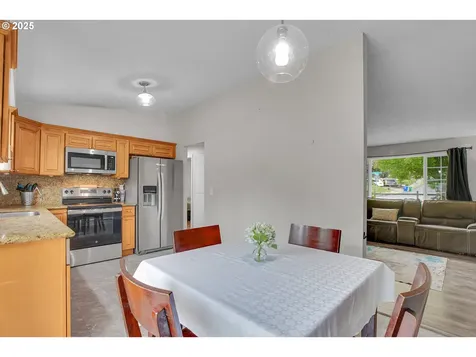 1897 SW Binford Lake Parkway Gresham OR 97080