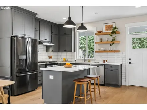 6517 SE Woodstock Boulevard Portland OR 97206