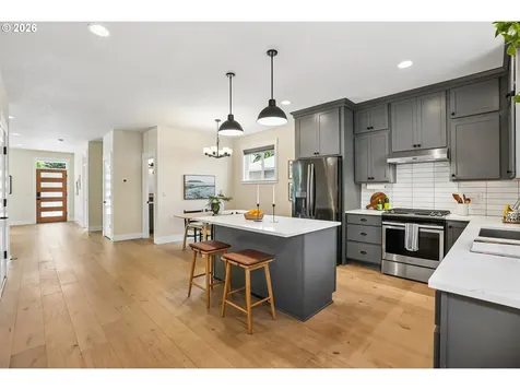 6517 SE Woodstock Boulevard Portland OR 97206