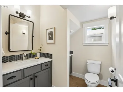 6517 SE Woodstock Boulevard Portland OR 97206