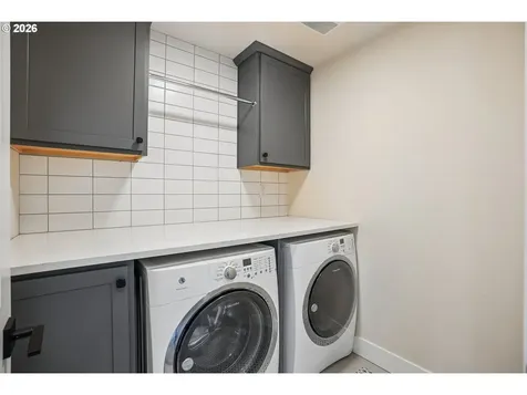 6517 SE Woodstock Boulevard Portland OR 97206