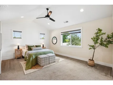 6517 SE Woodstock Boulevard Portland OR 97206