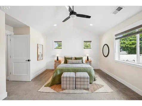 6517 SE Woodstock Boulevard Portland OR 97206