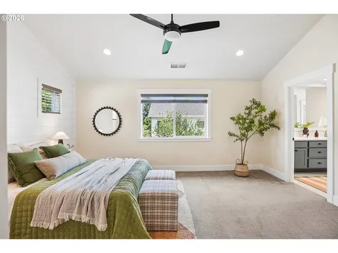 6517 SE Woodstock Boulevard Portland OR 97206