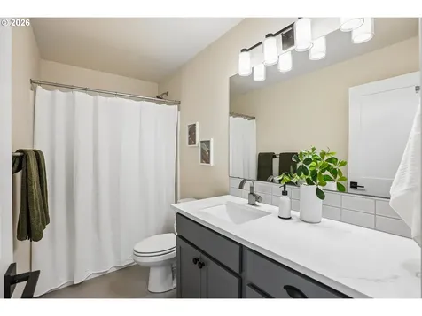6517 SE Woodstock Boulevard Portland OR 97206