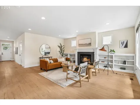 6517 SE Woodstock Boulevard Portland OR 97206