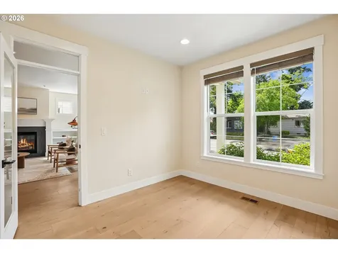 6517 SE Woodstock Boulevard Portland OR 97206