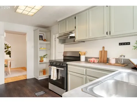 8306 SE Taylor Court Portland OR 97216