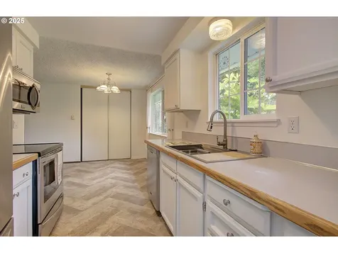 10020 NE Oakhurst Drive Vancouver WA 98662