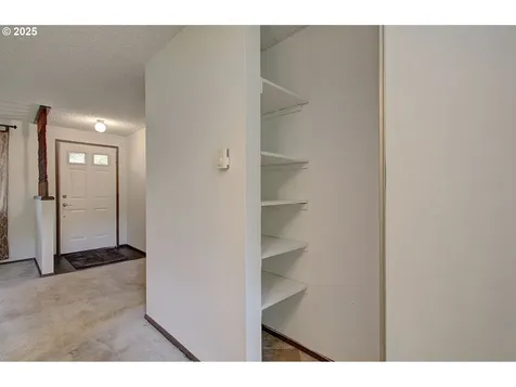 10020 NE Oakhurst Drive Vancouver WA 98662