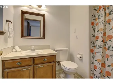 10020 NE Oakhurst Drive Vancouver WA 98662